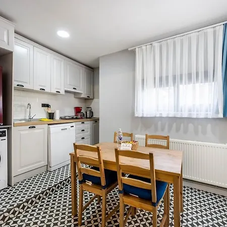 Apartmán Inviting 1br Flat With Ac In Cihangir District